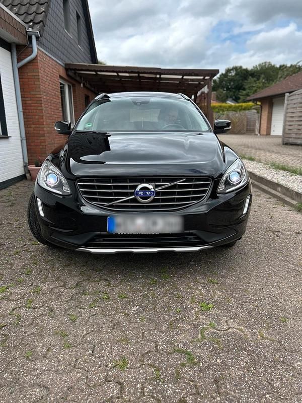 Schwarz Gebraucht 2016 Volvo XC60 Summum SUV | 17.500 € - Bild 1/4
