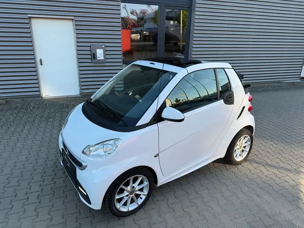 Gebraucht Smart ForTwo Cabrio Passion 71 PS (52 kW) 2014 Weiß Cabrio