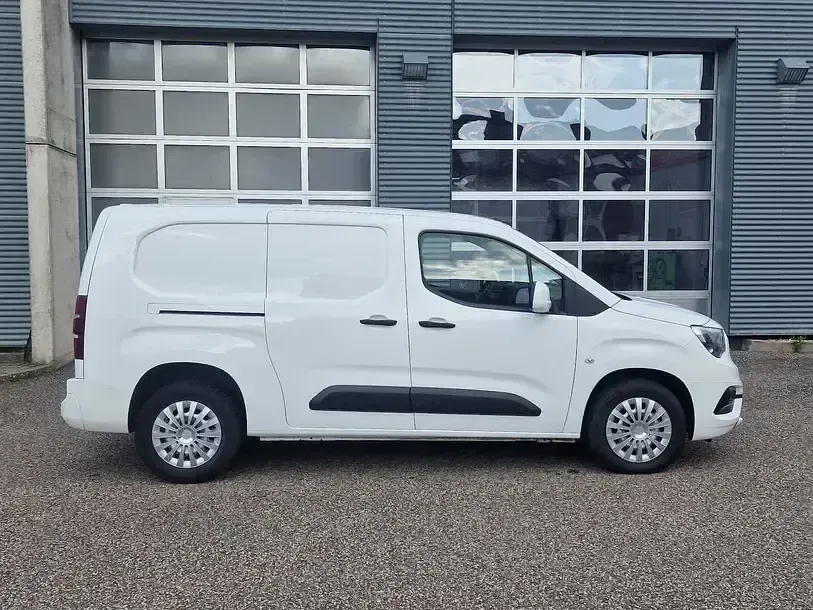 Second-hand Opel Combo 102 CP (75 kW) 2022 Alb Monovolum