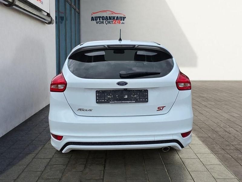 Gebraucht Ford Focus ST-Line 150 PS (110 kW) 2016 Weiß Limousine
