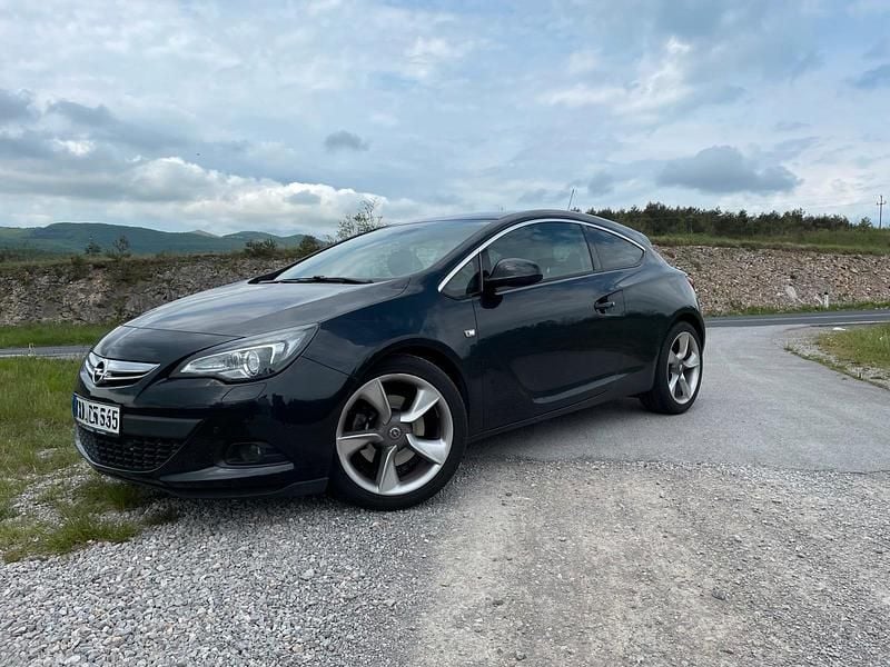 Gebraucht Opel Astra GTC 179 PS (131 kW) 2013 Schwarz Coupé