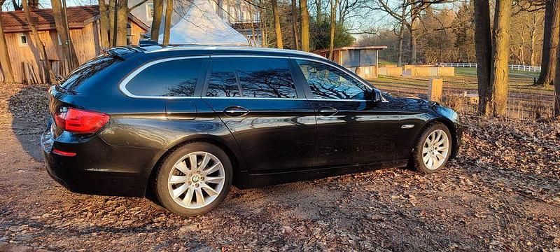 Gebraucht BMW 530 Sport Line 245 PS (180 kW) 2010 Schwarz Kombi