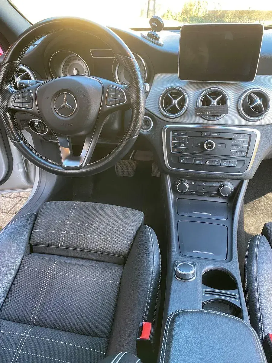 Gebraucht Mercedes CLA220 170 PS (125 kW) 2015 Silber Coupé