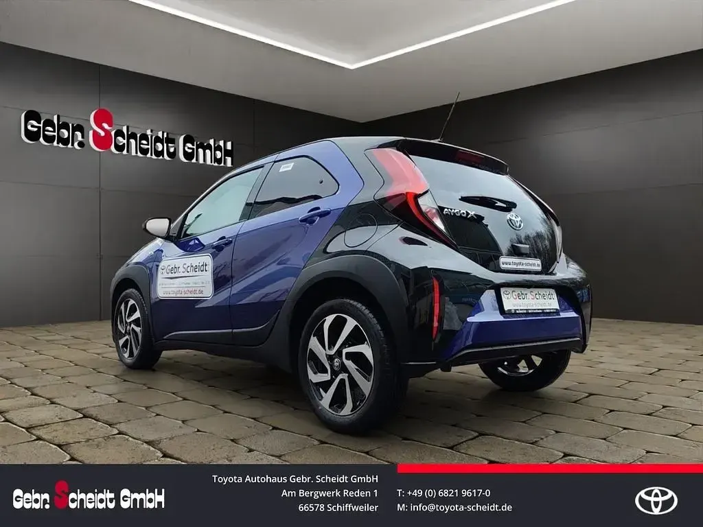 Gebraucht Toyota Aygo X 72 PS (52 kW) 2025 Juniper blue (8y8)/ black mica SUV