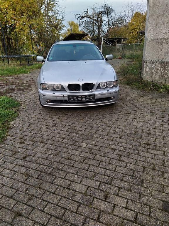 Silber Gebraucht 2003 BMW 525 Lifestyle Kombi | 2.650 € (Guter Preis) - Bild 1/4