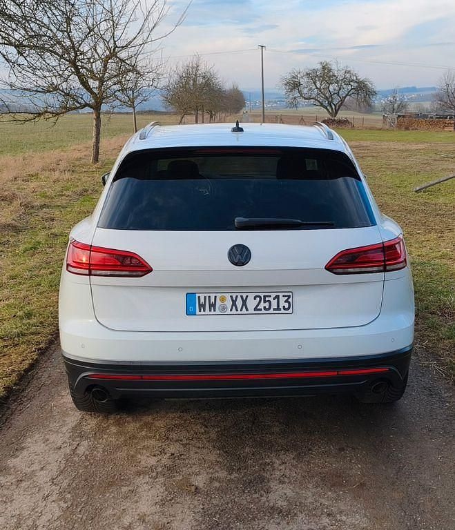 Gebraucht VW Touareg 231 PS (169 kW) 2019 Weiß SUV