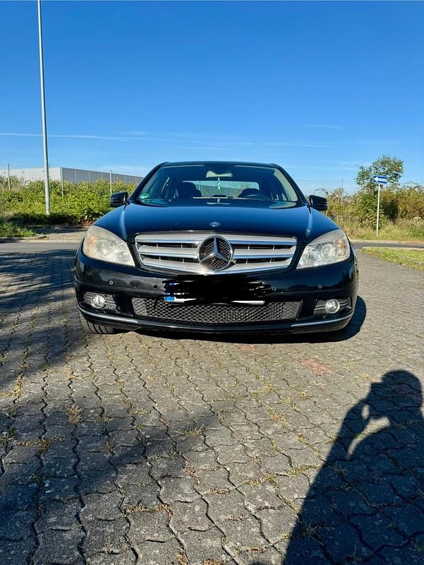 Schwarz Gebraucht 2010 Mercedes C350 Limousine | 6.900 € (Fairer Preis) - Bild 1/4