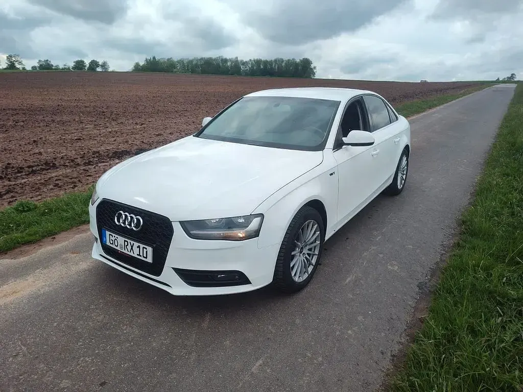 Używany Audi A4 Attraction 245 KM (180 kW) 2012 Biały Sedan/Limuzyna