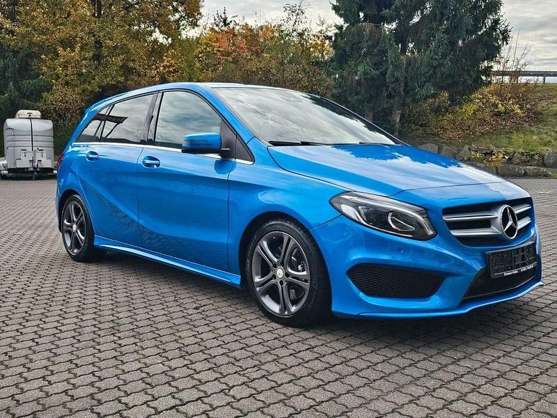 Gebraucht Mercedes B250 AMG line 211 PS (155 kW) 2017 Blau Van / Kleinbus