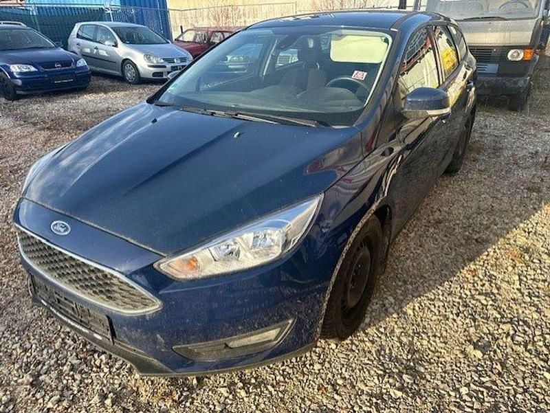 Gebraucht Ford Focus Business Edition 125 PS (91 kW) 2015 Blazerblau Kombi