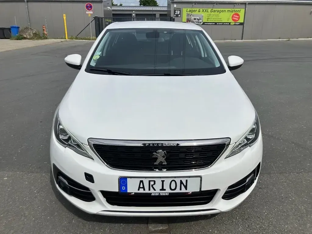 Gebraucht Peugeot 308 Access 102 PS (75 kW) 2019 Weiß Limousine