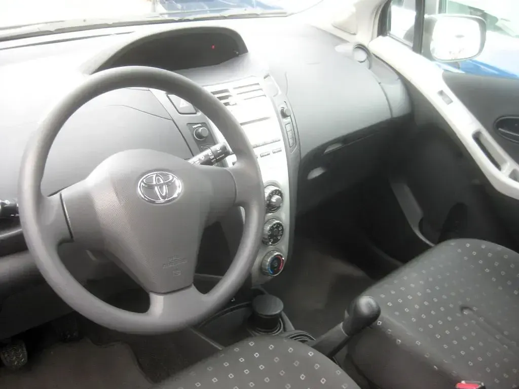 Gebraucht Toyota Yaris Cool 87 PS (63 kW) 2008 Blau Kleinwagen