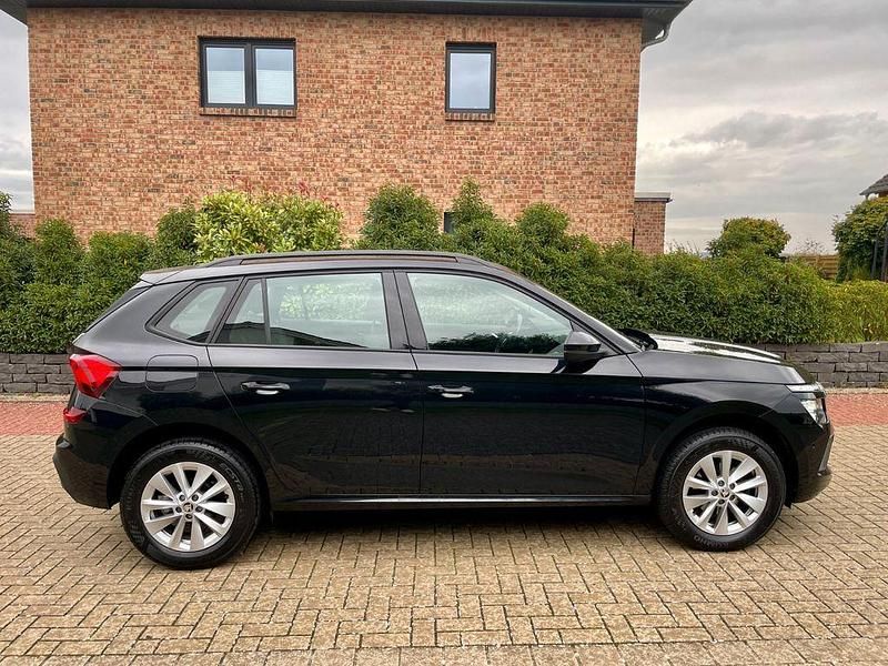 Schwarz Gebraucht 2024 Skoda Kamiq Selection SUV | 21.900 € - Bild 1/4