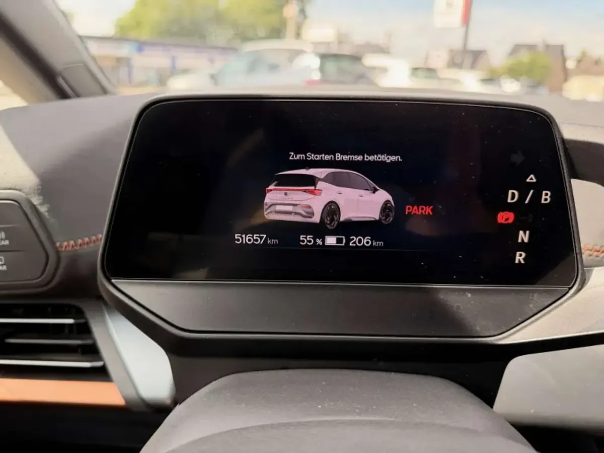 Gebraucht Cupra Born 69 kW (95 PS) 2022 Geysirsilber Kleinwagen