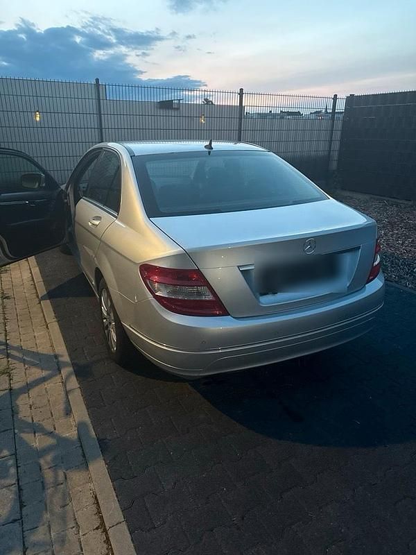 Silber Gebraucht 2009 Mercedes C200 Limousine | 6.200 € (Guter Preis) - Bild 1/4