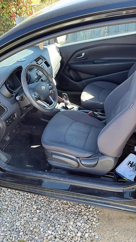 Gebraucht Kia Rio 75 PS (55 kW) 2013 Schwarz Limousine