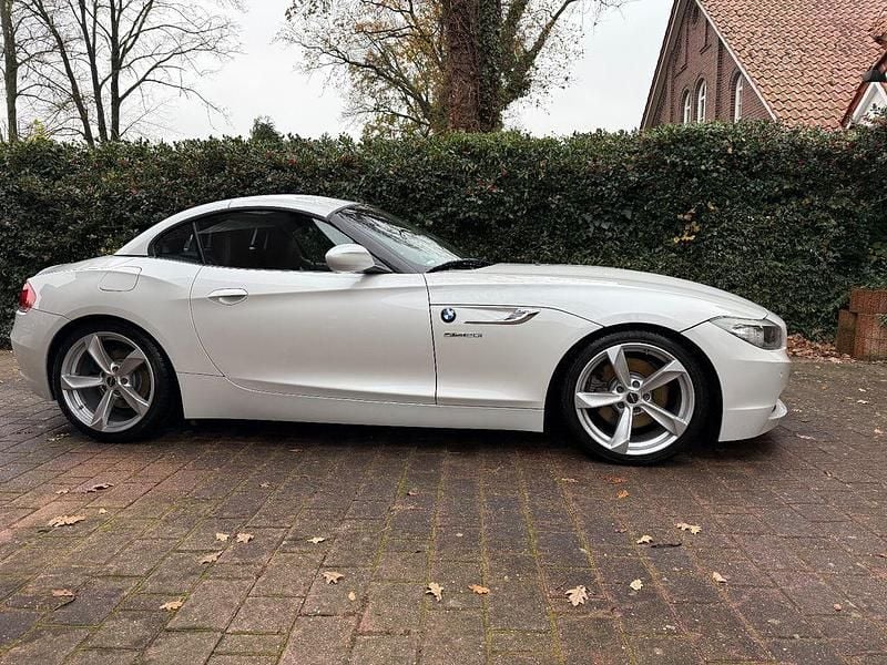 Weiß Gebraucht 2011 BMW Z4 Comfort Edition Cabrio | 20.450 € (Fairer Preis) - Bild 1/4