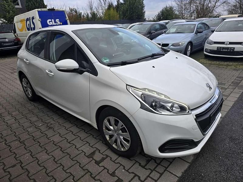 Gebraucht Peugeot 208 102 PS (75 kW) 2019 Weiß Kleinwagen