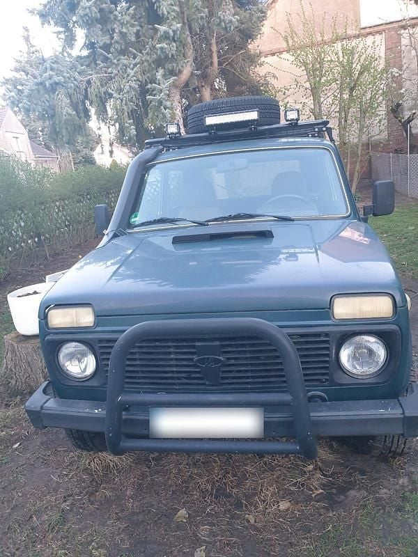 Gebraucht Lada niva 82 PS (60 kW) 2009 Grün SUV
