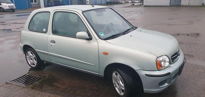 Silber Gebraucht 2002 Nissan Micra Kleinwagen | 1.900 € - Bild 1/4
