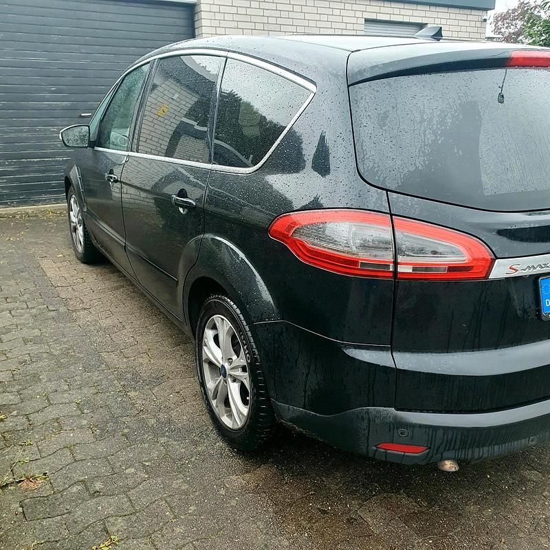 Gebraucht Ford S-MAX S 163 PS (119 kW) 2014 Schwarz Van / Kleinbus