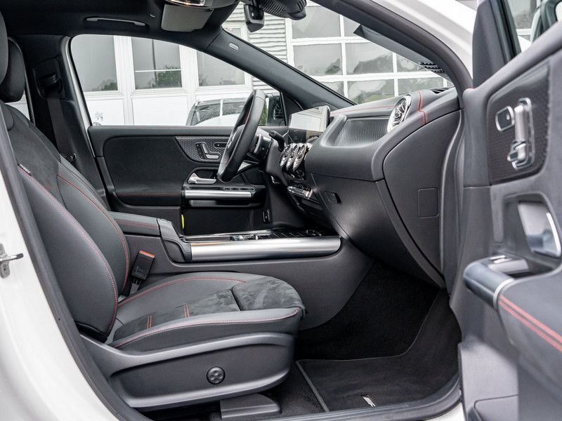 Gebraucht Mercedes EQA300 AMG 167 kW (228 PS) 2024 Weiss polarweiss SUV