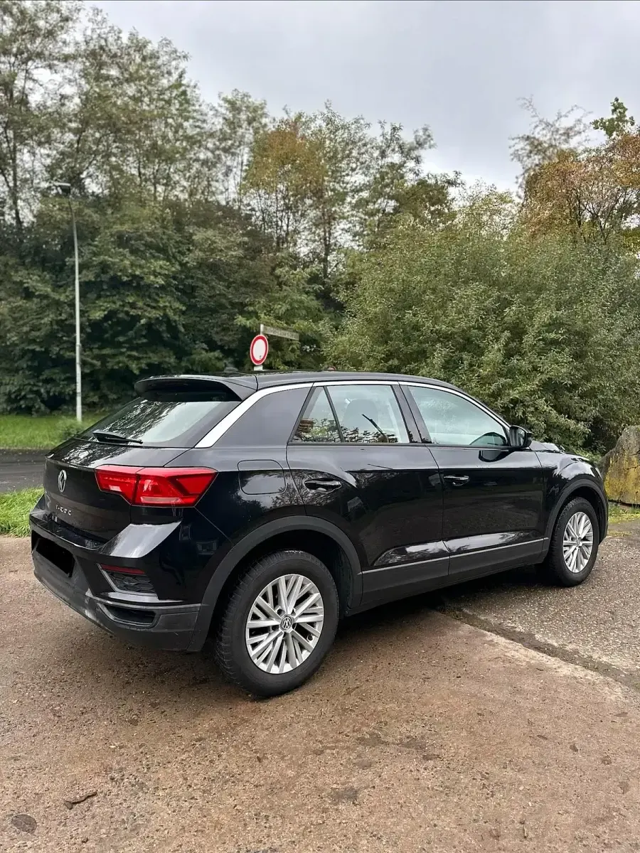 Second-hand VW T-Roc 116 CP (85 kW) 2017 Negru SUV