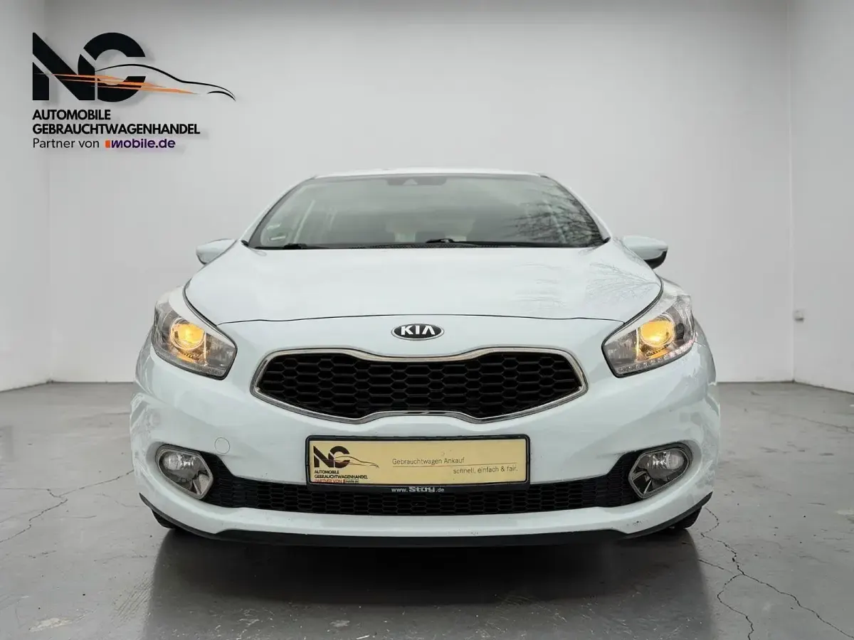 Używany Kia Ceed 135 KM (99 kW) 2014 Biały Hatchback