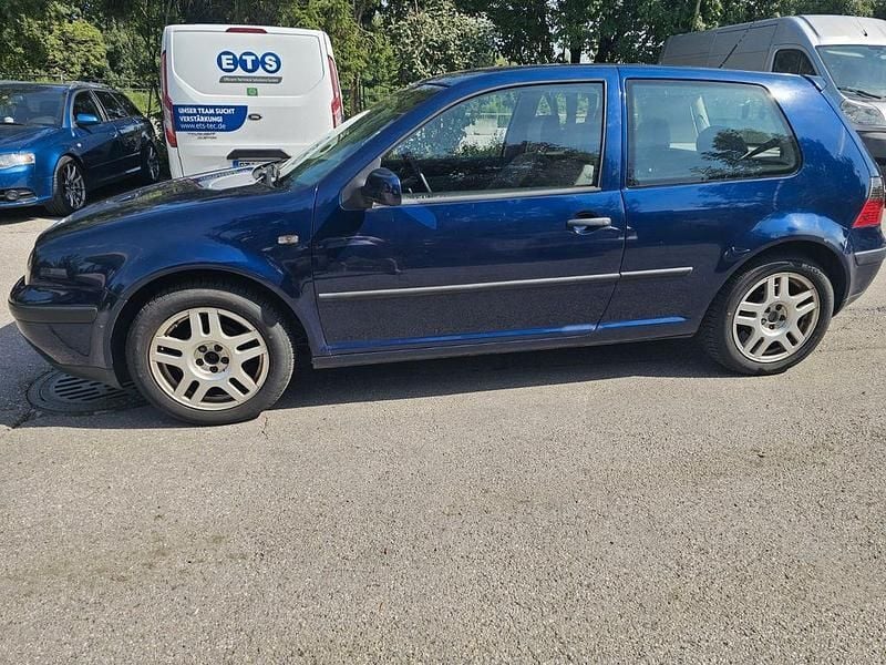 Blau Gebraucht 2000 VW Golf IV Basis Limousine | 1.800 € (Fairer Preis) - Bild 1/4