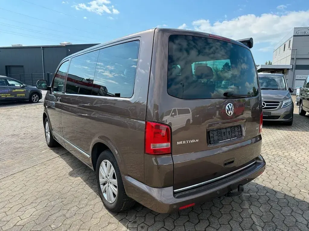 Gebraucht VW Multivan Match 140 PS (102 kW) 2012 Braun Van / Kleinbus