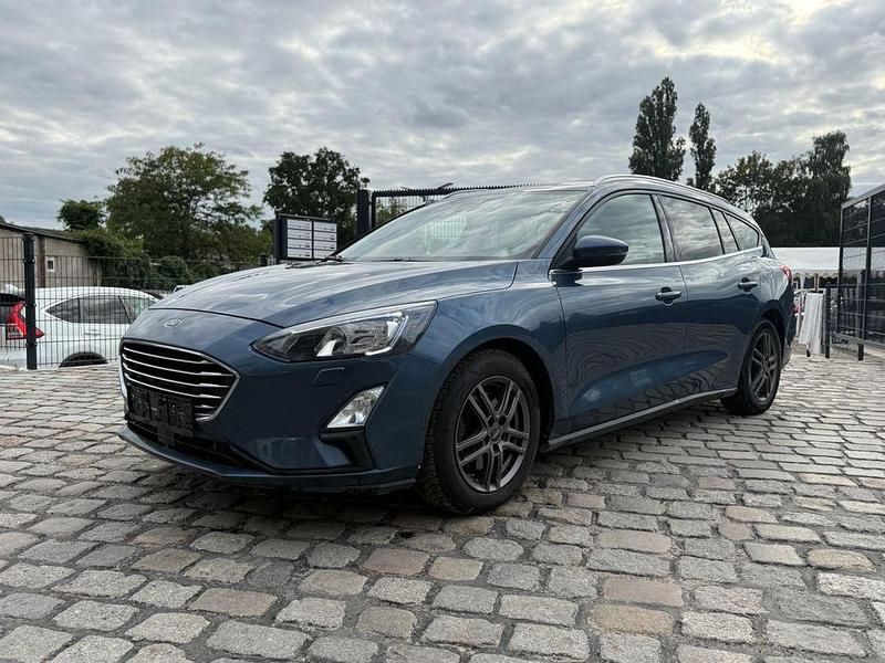 Blau Gebraucht 2021 Ford Focus Titanium Limousine | 9.650 € (Guter Preis) - Bild 1/4
