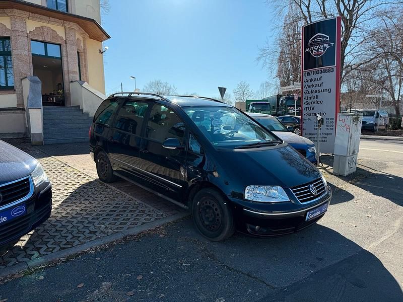 Second-hand VW Sharan 140 CP (102 kW) 2008 Negru Monovolum