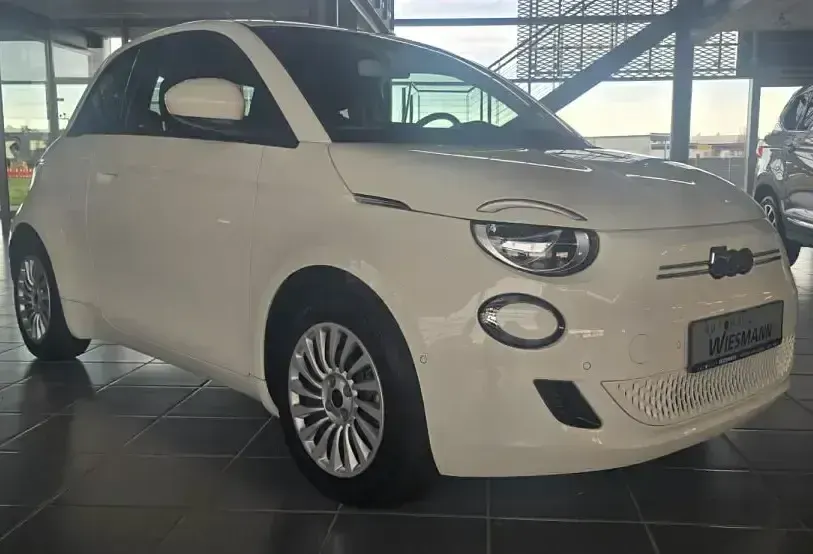 Gebraucht Fiat 500e Basis 69 kW (95 PS) 2023 Weiß Kleinwagen