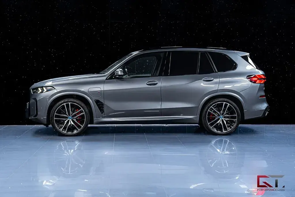 Gebraucht BMW X5 M Sport 489 PS (359 kW) 2025 Grau SUV