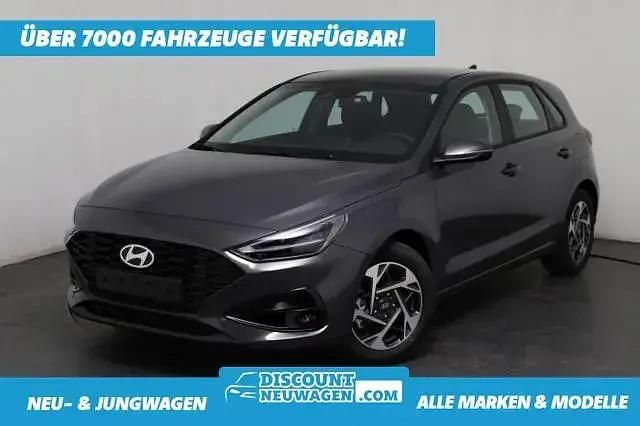 Grau, ecotronic grey Neu 2025 Hyundai i30 GO! Limousine | 21.090 € (Fairer Preis) - Bild 1/3