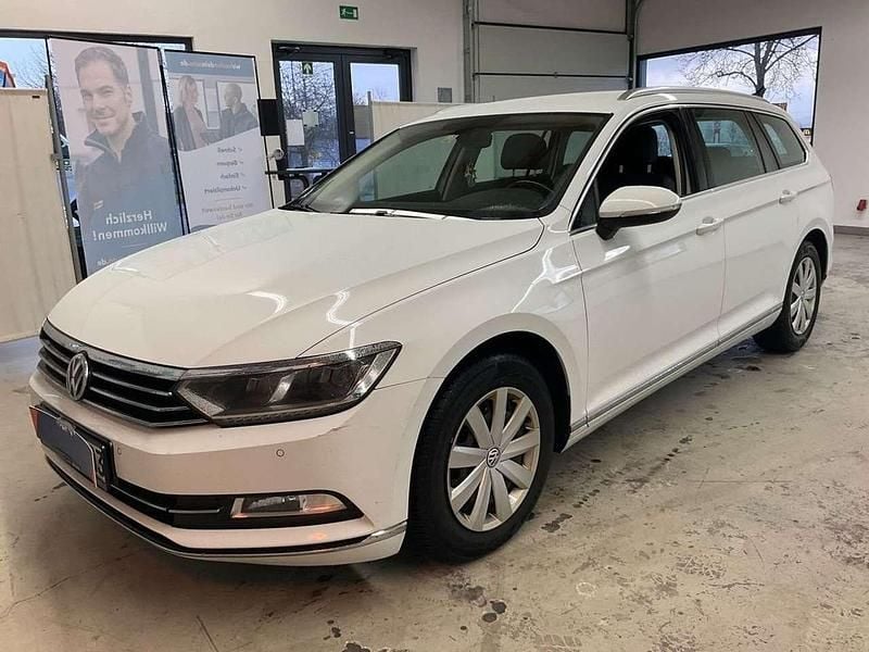 Weiß Gebraucht 2017 VW Passat Kombi | 13.000 € (Guter Preis) - Bild 1/4