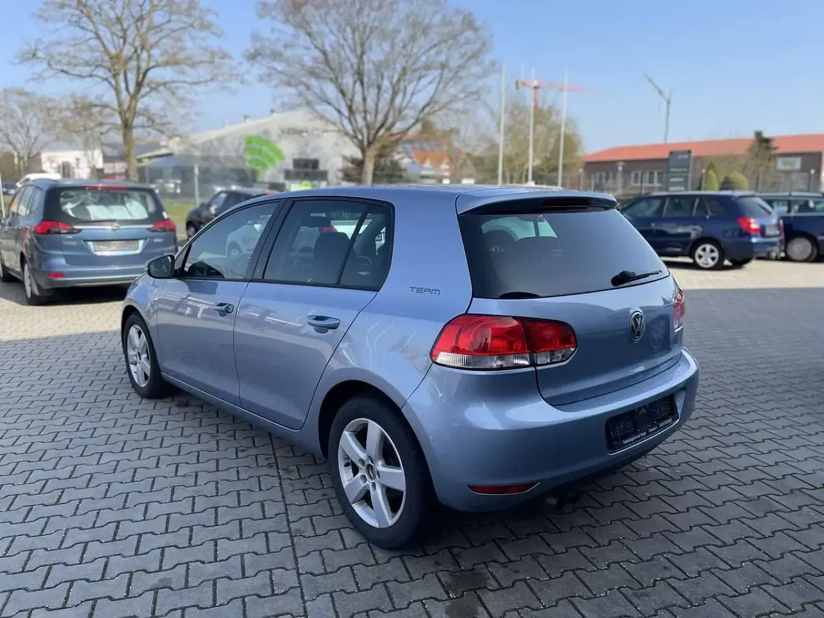 Gebraucht VW Golf VI Team 122 PS (89 kW) 2011 Blau Kleinwagen
