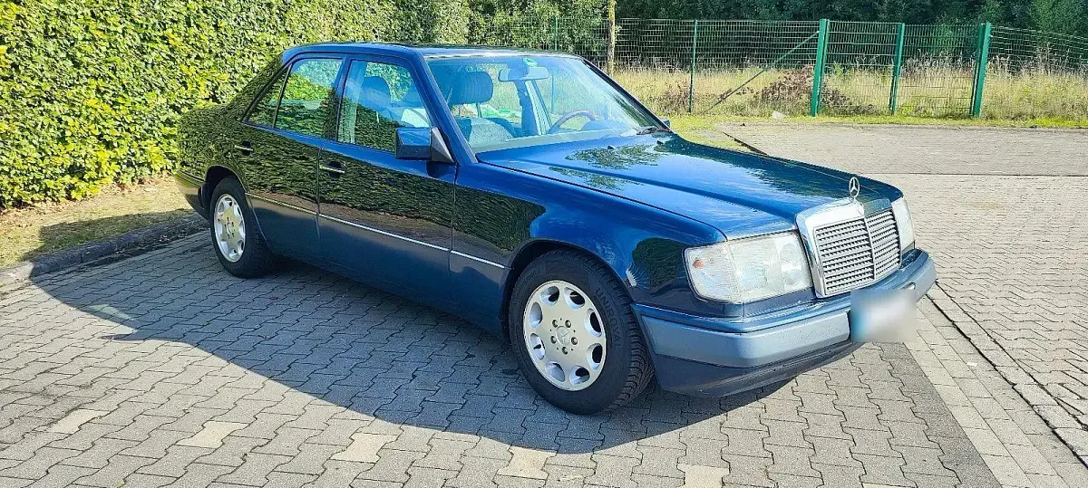 Gebraucht Mercedes E260 160 PS (117 kW) 1992 Blau Limousine