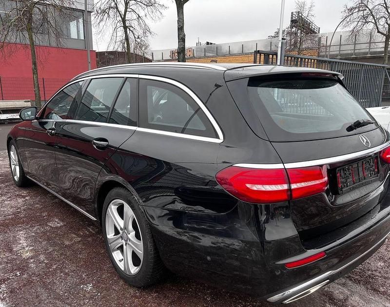 Gebraucht Mercedes E200 184 PS (135 kW) 2017 Schwarz Kombi