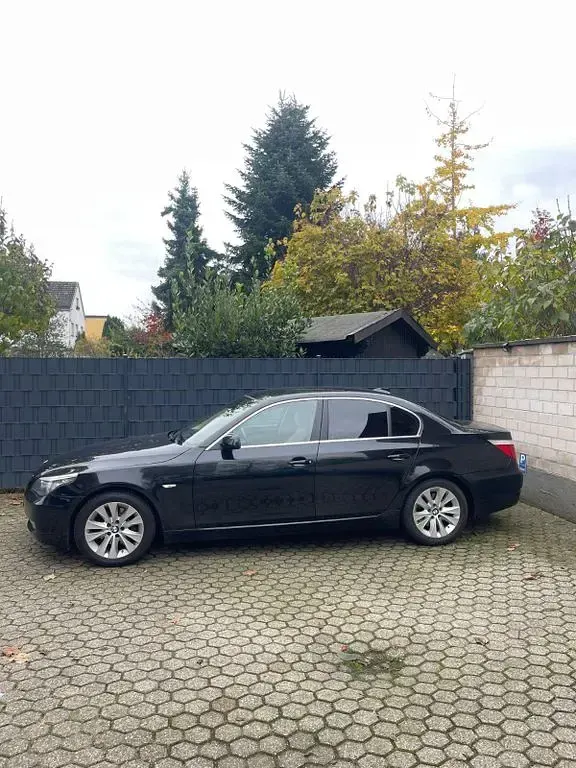 Second-hand BMW 525 218 CP (160 kW) 2008 Negru Berlinǎ