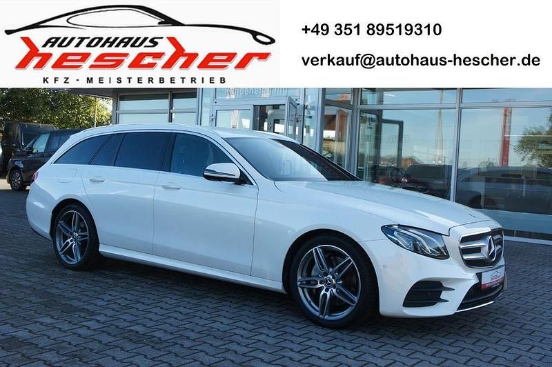 Manufaktur diamantweiss (metallic) Gebraucht 2019 Mercedes E220 AMG line Kombi | 29.980 € (Fairer Preis) - Bild 1/4