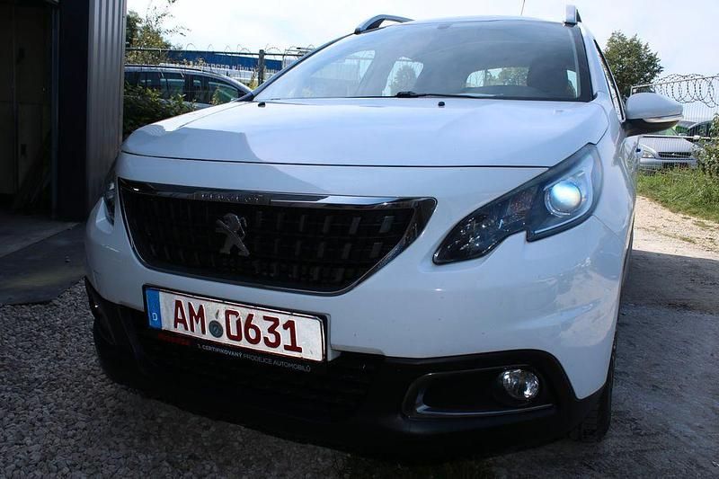 Weiß Gebraucht 2018 Peugeot 2008 Active SUV | 9.999 € (Etwas zu teuer) - Bild 1/4