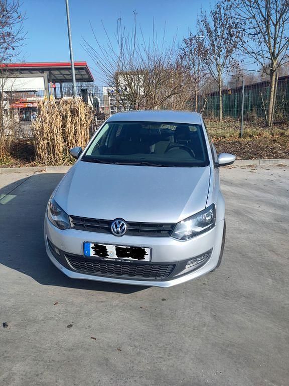 Silber Gebraucht 2011 VW Polo Comfortline Limousine | 5.400 € (Fairer Preis) - Bild 1/4