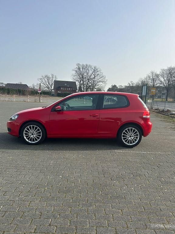 Gebraucht VW Golf VI 80 PS (58 kW) 2009 Rot Kleinwagen