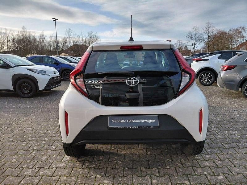 Gebraucht Toyota Aygo X X-play 72 PS (52 kW) 2022 Weiß SUV