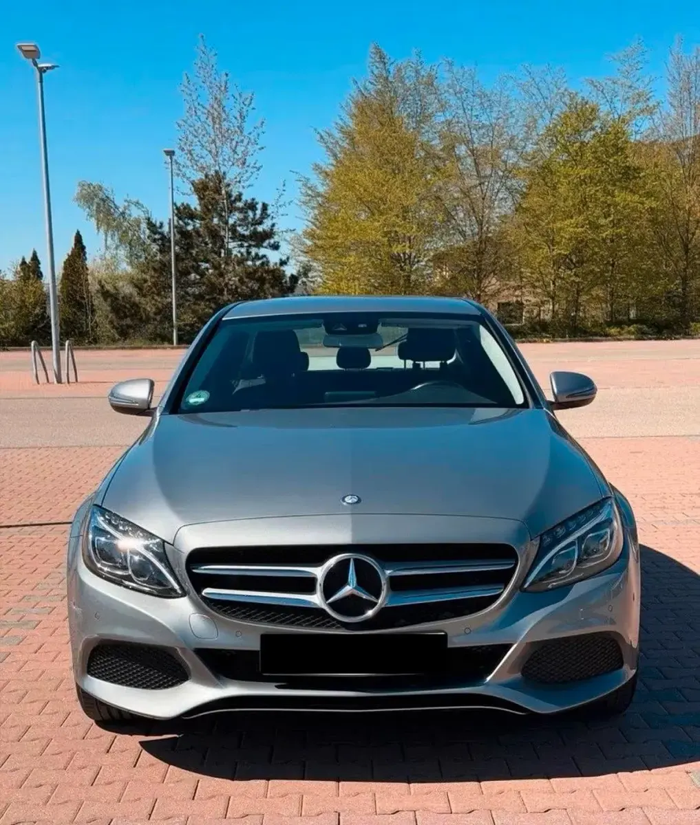 Używany Mercedes C250 204 KM (150 kW) 2015 Srebrny Sedan/Limuzyna