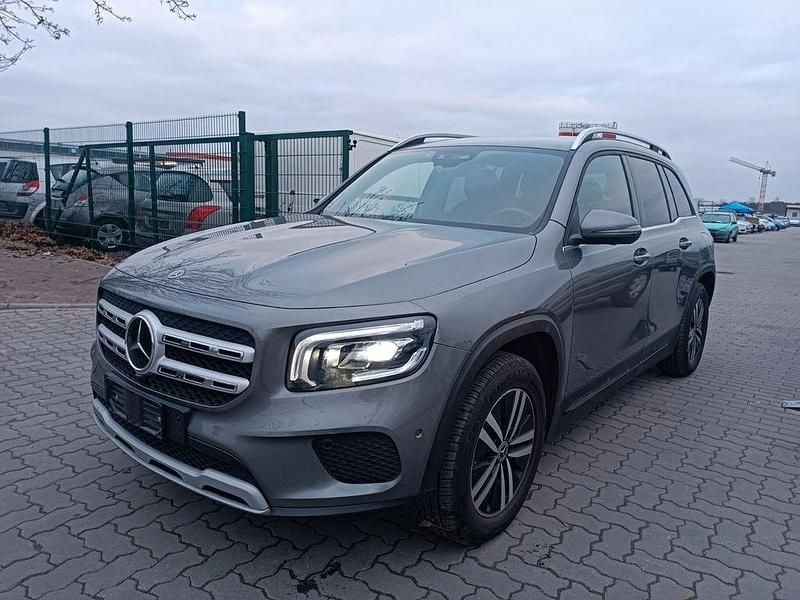 Grau Gebraucht 2021 Mercedes GLB200 SUV | 17.900 € (Superpreis) - Bild 1/4