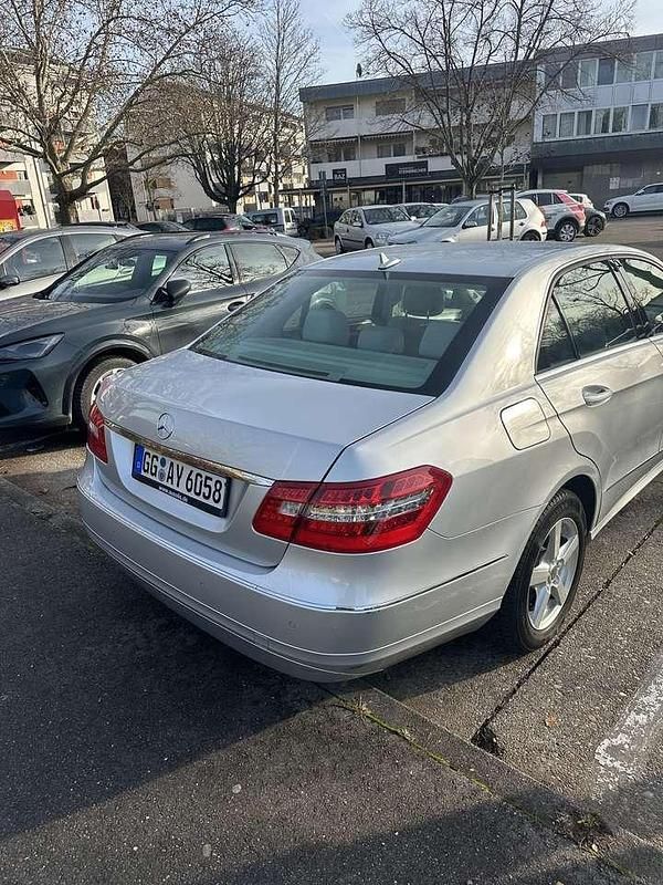 Gebraucht Mercedes E220 Elegance 170 PS (125 kW) 2009 Limousine