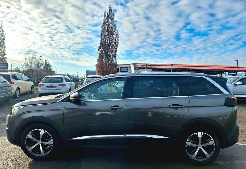 Grün Gebraucht 2019 Peugeot 5008 GT-line Van / Kleinbus | 12.700 € (Fairer Preis) - Bild 1/4