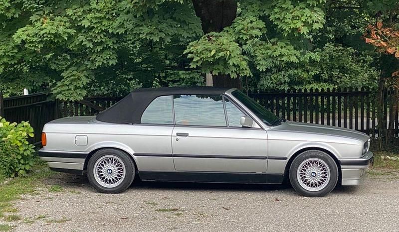 Silber Gebraucht 1993 BMW 318 Cabriolet Shadowline Cabrio | 20.900 € - Bild 1/4